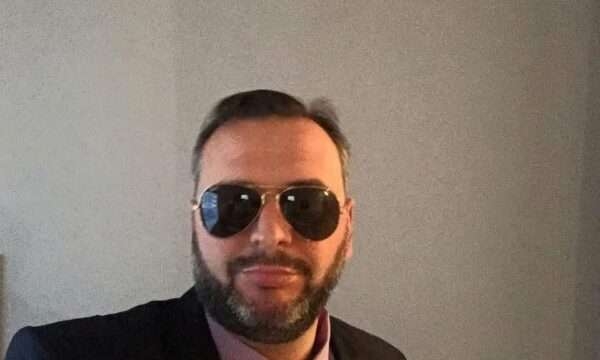 “Ndryshe” – Bajqinovci prezanton ndryshimin në look