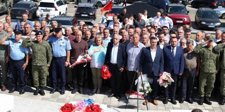 “Nderim i përjetshëm për luftëtarët e lirisë” – Haradinaj përkujton dëshmorët e Betejës së Morinës