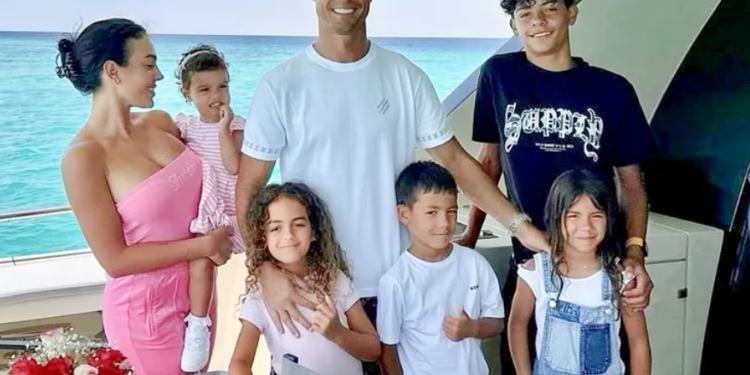 Cristiano Ronaldo, baba i pesë fëmijëve: Historia e familjes së yllit portugez dhe tragjedia që e preku