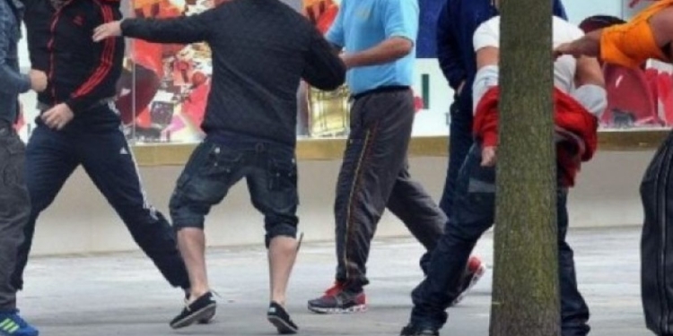 Rrahje në sheshin “Shatërvan”, Policia arreston një të dyshuar – i gjen edhe armë me 5 fishekë