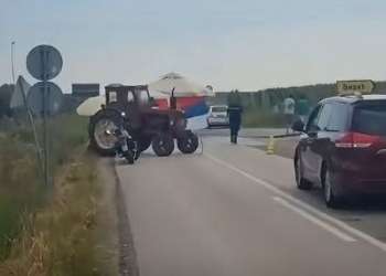 Serbët bllokojnë me traktorë kufirin Kroaci–Serbi