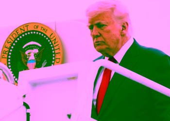 Irani godet dy cisterna në Hormuz nën shoqërimin e SHBA-së, Trump mbledh kabinetin për të diskutuar luftën