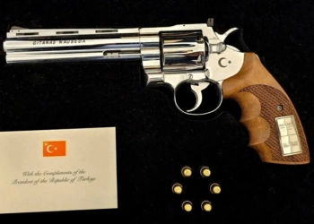 Historia e armës që Erdogan ua dhuroi liderëve të NATO-s: Çfarë e bën të veçantë Gümüşay .357 Magnum?