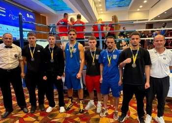 Boksierët kosovarë rrëmbejnë gjashtë medalje në Sarajevë