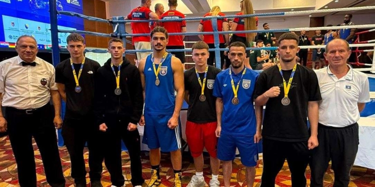 Boksierët kosovarë rrëmbejnë gjashtë medalje në Sarajevë
