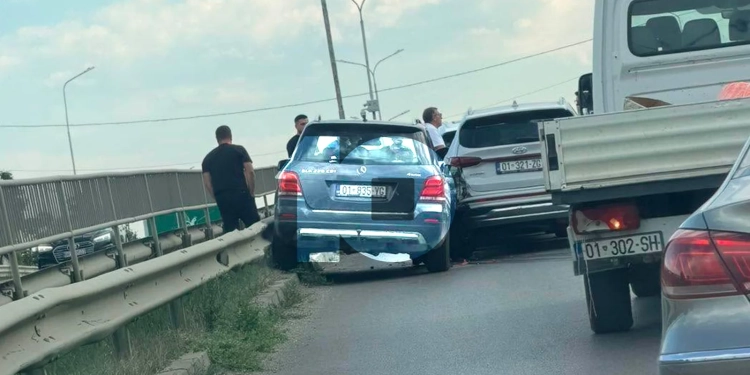 Aksident zinxhiror në Veternik, përfshihen disa vetura