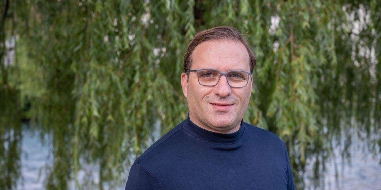 Visar Berisha bën hapin e madh në politikë: Zgjidhet në Këshillin e Qytetit të Thunit