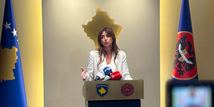 Haxhiu: Kush mendon se po shkel Kushtetutën, le t’i drejtohet gjykatës – të premten isha ushtruese e detyrës, të hënën jo