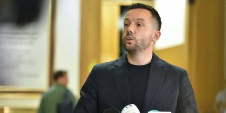 Arian Tahiri paralajmëron padi ndaj Halil Gecin pas akuzave dhe termit “Tahirovski”: Tërhiqe publikimin dhe kërko falje
