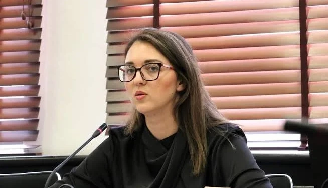“Rrobat lahen, po turpi?” – Kyeziu-Hyseni reagon ndaj Kadrijajt