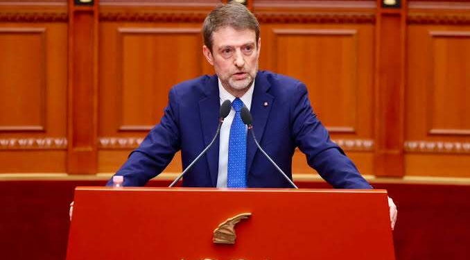 Kryediplomati shqiptar reagon pas deklaratës së Vuçiqit për ndryshimin e rrjedhës së Ibrit