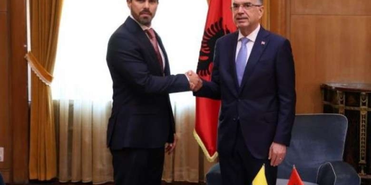 Begaj pret ambasadorin e Ekuadorit:Njohja e Kosovës forcon paqen në Ballkan
