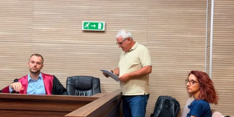 Iu parashkrua vepra penale me shtyrje seancash për Xhelal Sveçlën, ky është gjyqtari për gazin lotsjellës në Kuvend