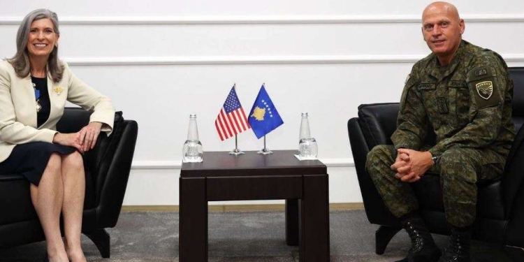 Komandanti i FSK-së pret senatoren Ernst, në fokus bashkëpunimi dhe sfidat e sigurisë