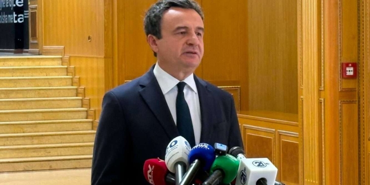 Kurti fton Hamzën dhe Gjinin për takim
