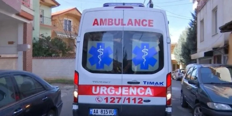 Tragjedi në Ksamil: 4-vjeçarja humb jetën pasi u godit aksidentalisht nga vetura e babait