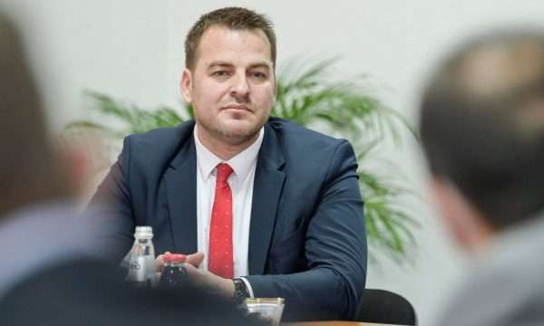 Armend Muja e e heq shefin e AUV-it nga detyra, e çon si Drejtor të përkohshëm në Agjenci të Pyjeve