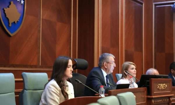 Kryesuesi Dehari s’ka njoftim për seancë: Ka deputetë që s’duan marrëveshje, por incidente