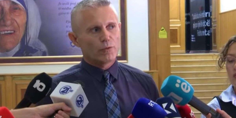 Ramadani krikon pushtetin për vonesa: S’e di a iu ka dalë malli i keq këto ditë
