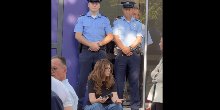 Musliu mesazh policëve që po ruajnë Qeverinë: Policia duhet t’i nënshtrohet Kushtetutës dhe ligjit, jo urdhrave politikë