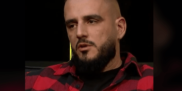 “Ka me t’ju q* gjuhën e nënës”-Arian Agushi përplaset me komentuesin për shkak të Hashim Thaçit