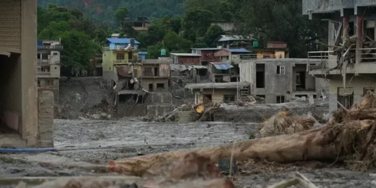500 të vdekur në Nepal dhe mbi 1 mijë të zhdukur nga përmbytjet