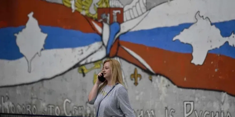 Serbia dhe Rusia shtojnë propagandën për Kosovën, ekspertët: Synimi është kontrolli mbi komunitetin serb
