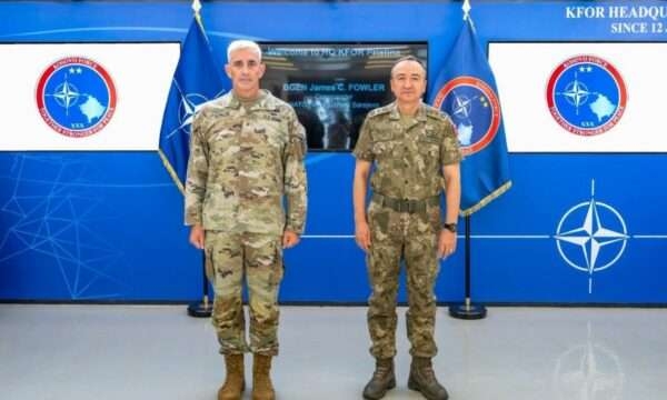 Komandanti i Shtabit të NATO’s në Sarajevë vjen në Kosovë, pritet nga Ulutash, KFOR jep detaje