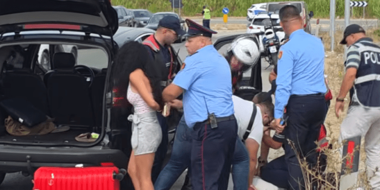 Publikohen pamjet/ I fshehur në bagazhin e një makine, momenti kur arrestohet i dyshuari për vrasjen e turistit portugez, konflikti për një vajzë