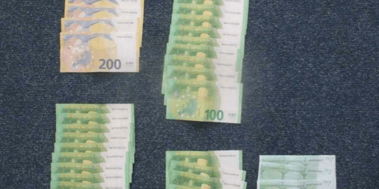 Një qytetar në Gjakovë gjen 3800 euro, i dorëzon në polici