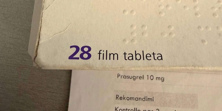 Kardiologu ngre alarmin: Pacientit iu përshkrua Prasugrel, në farmaci mori Xarelto – “Mund ta marrë pacientin në qafë”