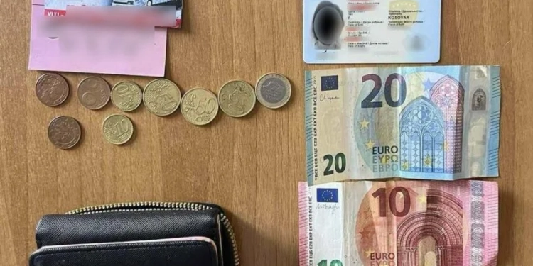 Gjen kuletën me para dhe dokumente, qytetari nga Vitia e dorëzon në Polici