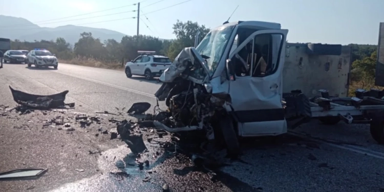 Aksident tragjik në Greqi, humbin jetën nënë e bir nga Shqipëria
