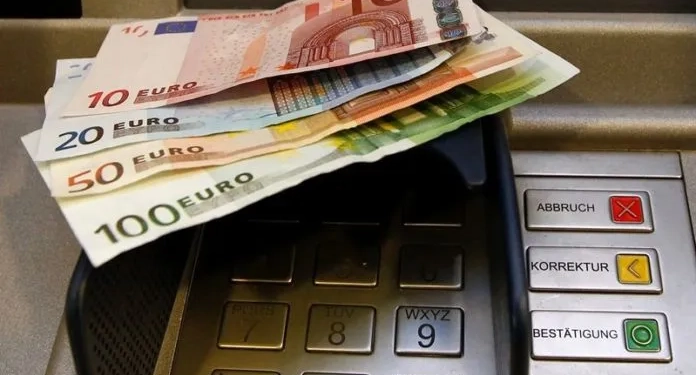 Gati gjysma e shqiptarëve vështirësi për të mbyllur muajin, Kosova me pagën më të ulët në rajon