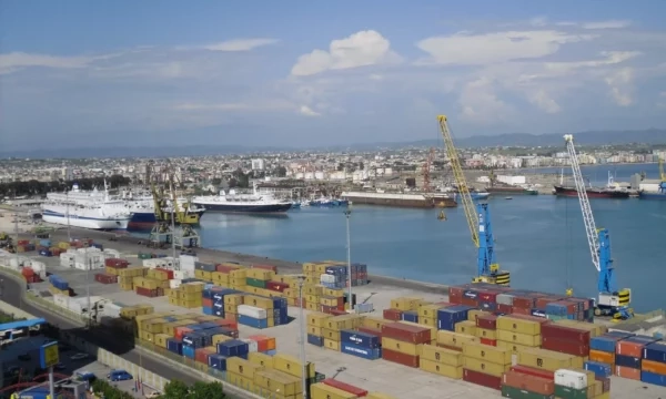 E fshehur brenda mishit të pulës, kapen 41 kg kokainë në Durrës