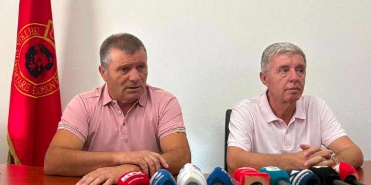 Jashari paralajmëron reagim në rast të një vendimi politik në Hagë, thotë se kush e fyen UÇK-në, fyen edhe shtetësinë e Kosovës
