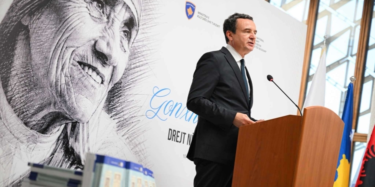 Përvjetori i vdekjes së Nënës Terezës, Kurti: Ajo u shndërrua në urë, jo në mur