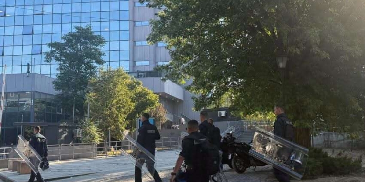 Forca të shtuara të Policisë te Qeveria