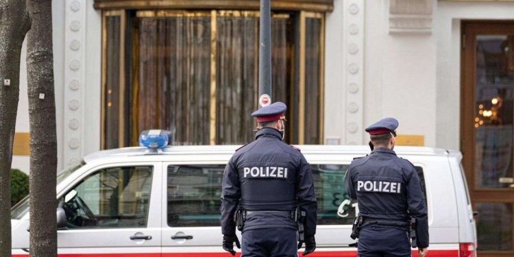 Policia austriake paralajmëron tifozët e Kosovës para përballjes me Austrinë: Kontrolle dhe gjoba