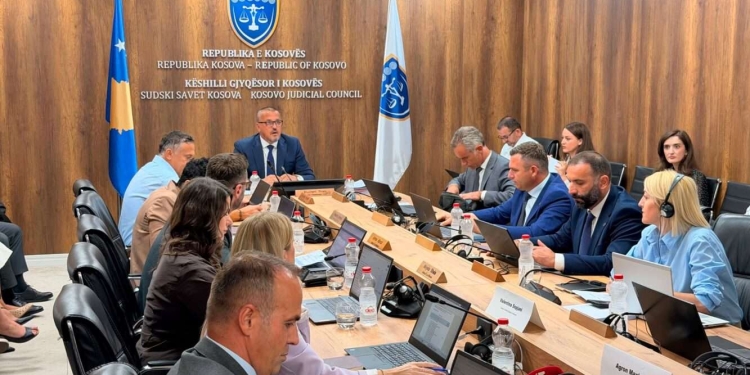 Rregulla të reja për gjyqtarët kosovarë -Do të kontrollohen edhe miqësitë e pëlqimet në rrjetet sociale