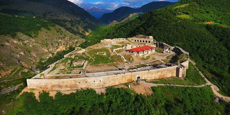 Kalaja e Prizrenit rihapet sot për vizitorët, disa pjesë mbeten të mbyllura