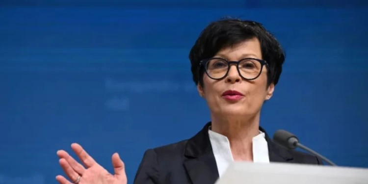 “S’ka vend në BE”, Marta Kos paralajmëron Serbinë për glorifikimin e Mlladiqit