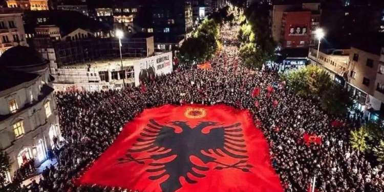 Nata e 12-të e protestës në Prishtinë pas aktgjykimit dënues të Gjykatës Speciale ndaj ish-krerëve të UÇK’së