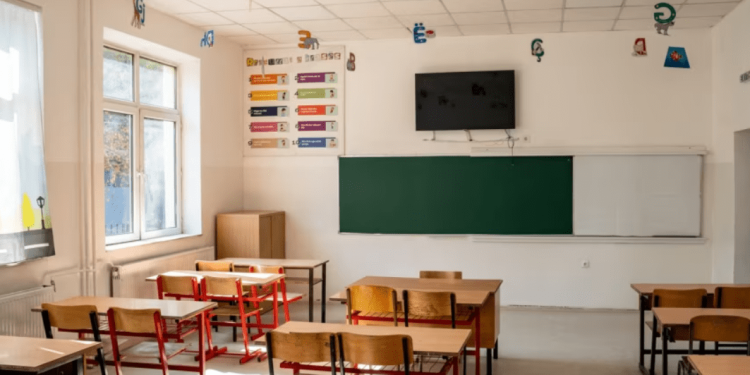 Ora e parë e mësimit në shkollat e Prishtinës do t’i kushtohet UÇK-së