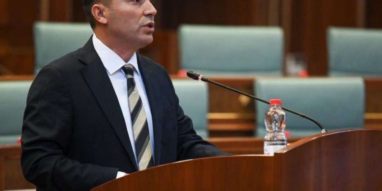 Rrustemi i VV’së “godet” LDK’në pasi abstenuan për Haxhiun: Le të abstenojnë edhe për Bekim Sejdiun