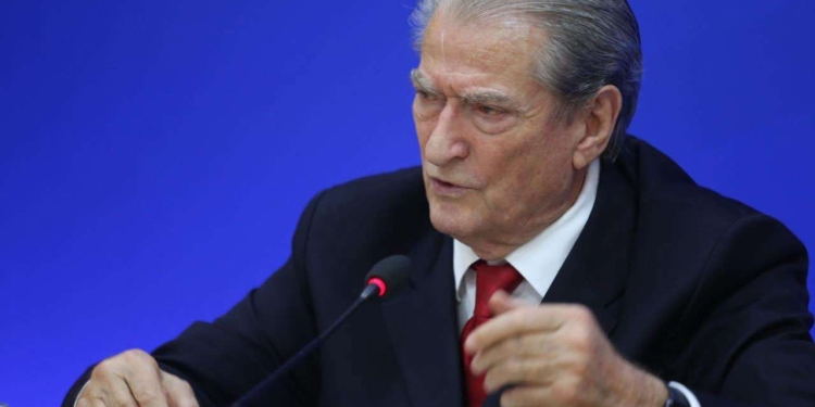 Varrimi i Ratko Mlladiçit me nderime shtetërore, reagon Berisha: Mbështetja e hapur për gjenocidin nga Vuçiq