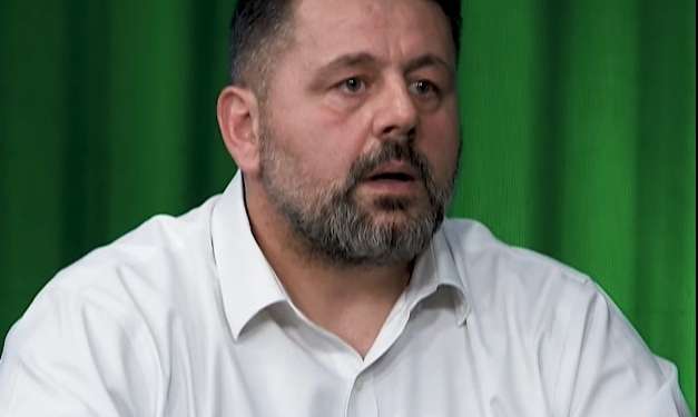 Bekë Berisha për Elvis Hoxhën: “Djalë i keq, kooperativ dhe i dëmshëm”