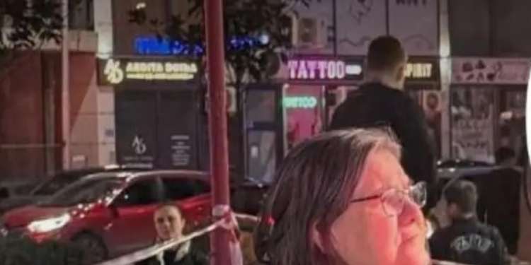Nëna Ferdonije i bashkohet protestës në Gjakovë në mbështetje të ish-krerëve të UÇK-së