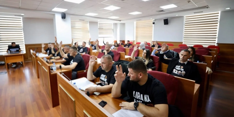 “Jo në emrin tim”, Komuna e Skenderajt miraton njëzëri deklaratën kundër Gjykatës Speciale