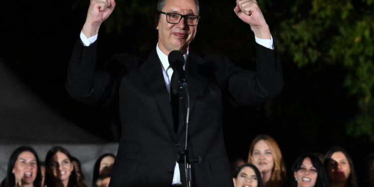 Vuçiqi jep dorëheqje nga posti i presidentit